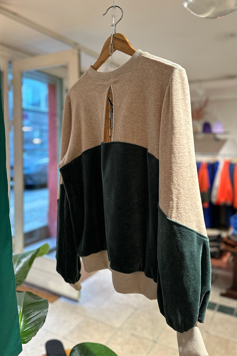 Froks Isabel Sweatshirt / Desert Sand & Jungle green