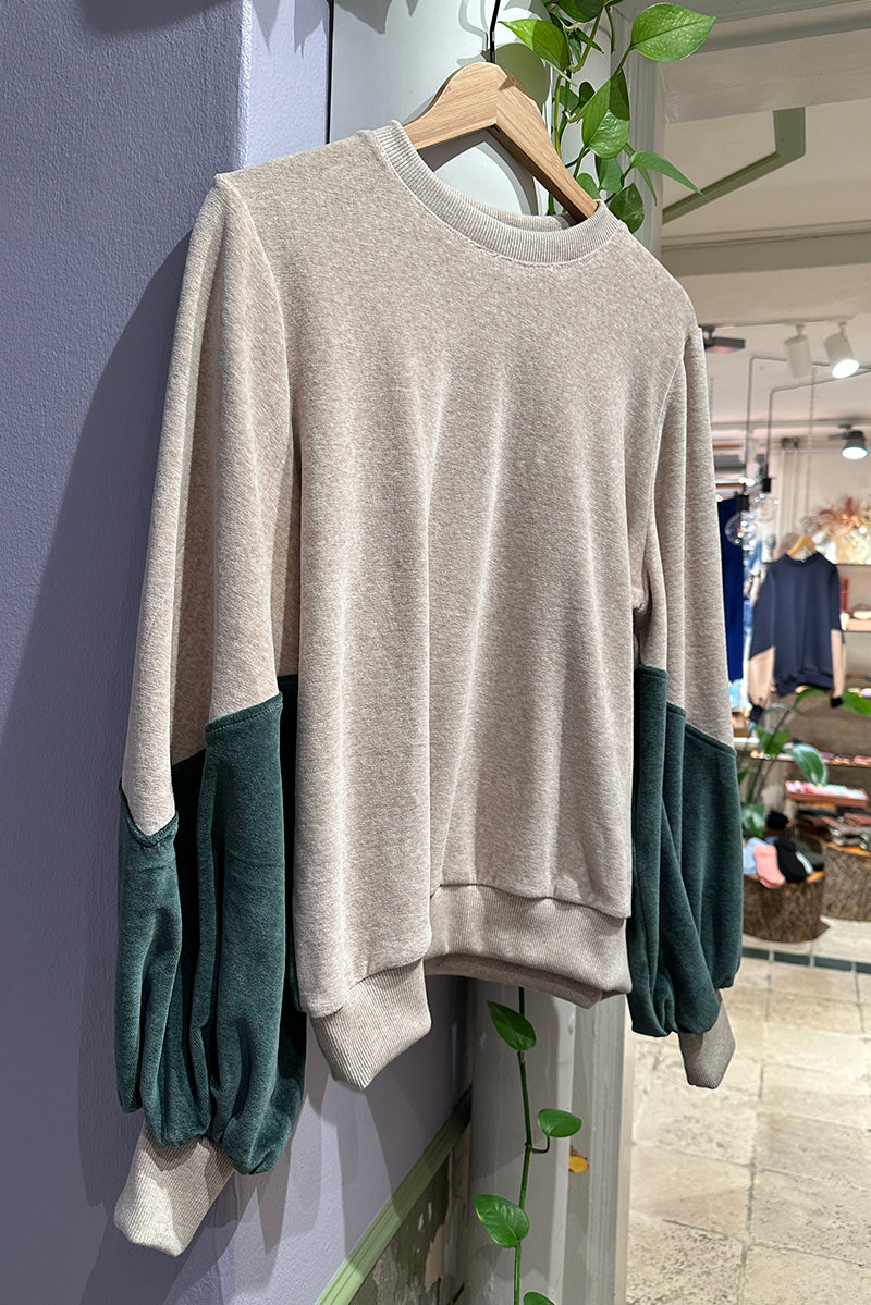 Froks Isabel Sweatshirt / Desert Sand & Jungle green